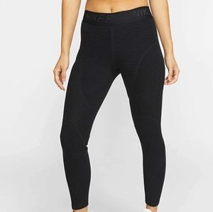 NWT Nike Pro Hyperwarm Women’s Velour Tights